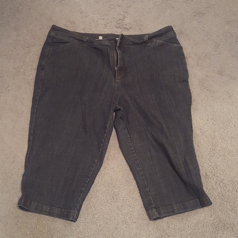 Dark wash capris